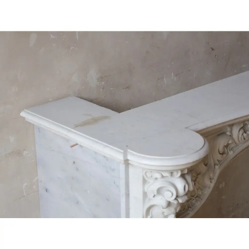 豪華なリビングルームクラシックホワイトマーブルマントルピース