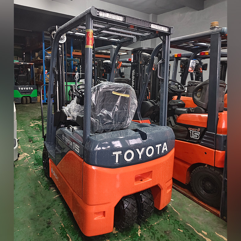 toyota 3 wheel electric forklift​