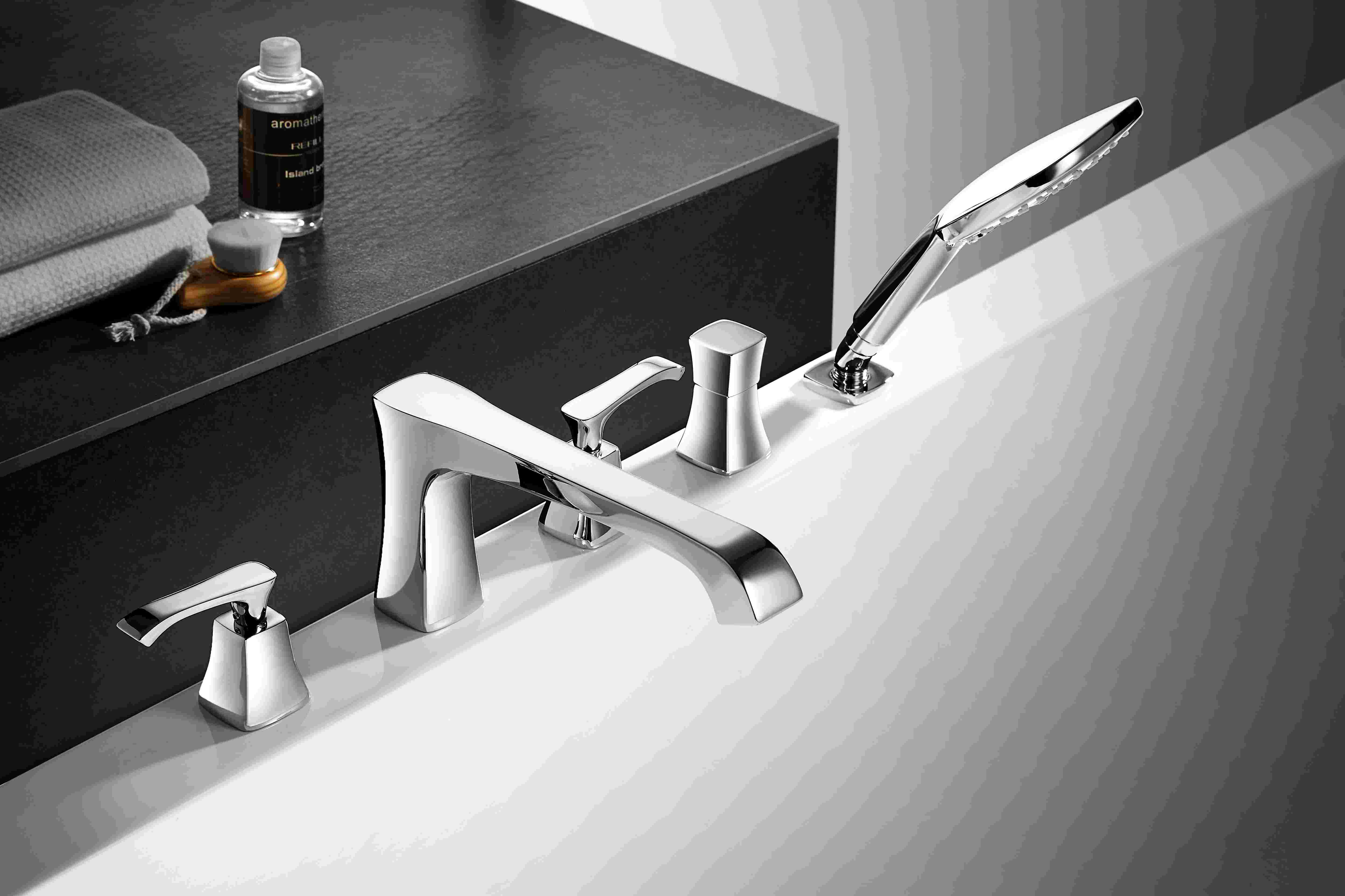 Rim Mount bathtub faucet