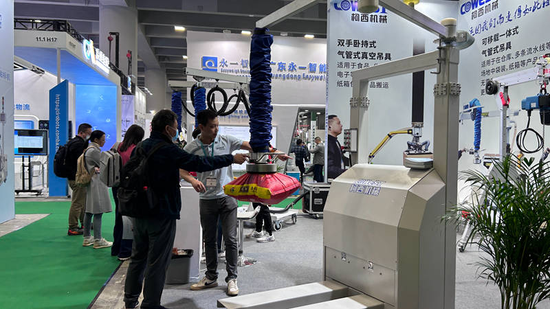 Cowest Machinery Unveils Vacuum Handling Equipment at Sino-Pack 2024 (2)