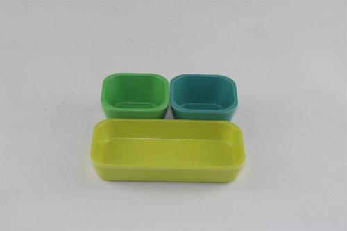 Quadrate saucers with tray