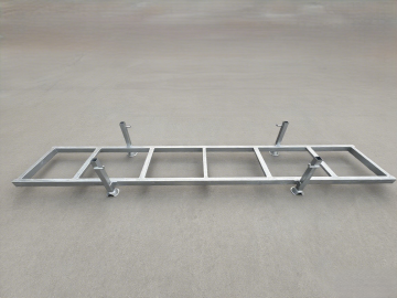 Large metal pallet with detachable columns