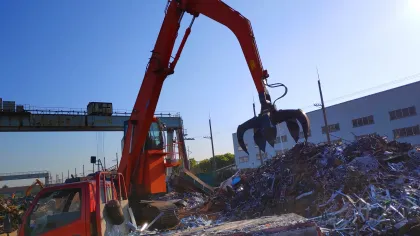 Fast Delivery: Orange Peel Grapples for Efficient Farm Operations