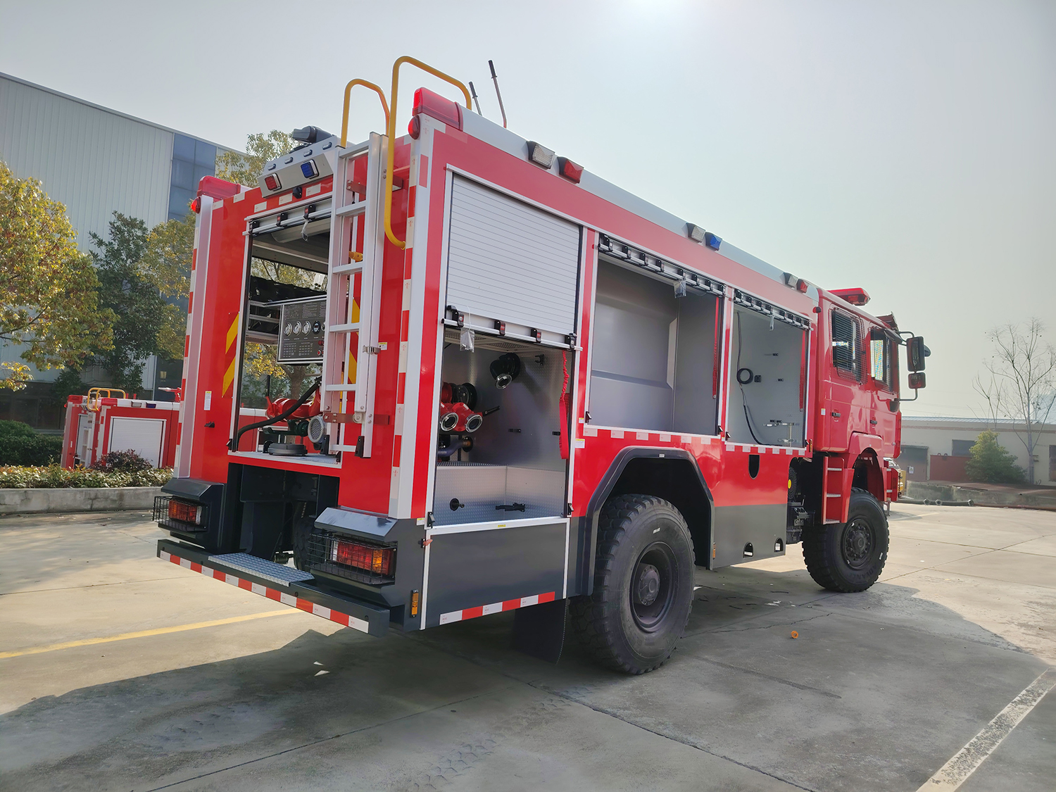 SHACMAN 4X4 rescue fire fighting truck