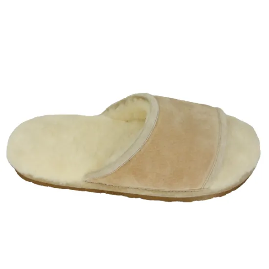 Comfortable warm fuzzy men slippers indoor use