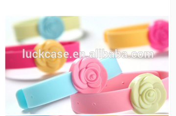 2016 Hot selling Factory direct sales eco-friendly fashion engraved 3D flower silicone bracelets bangles