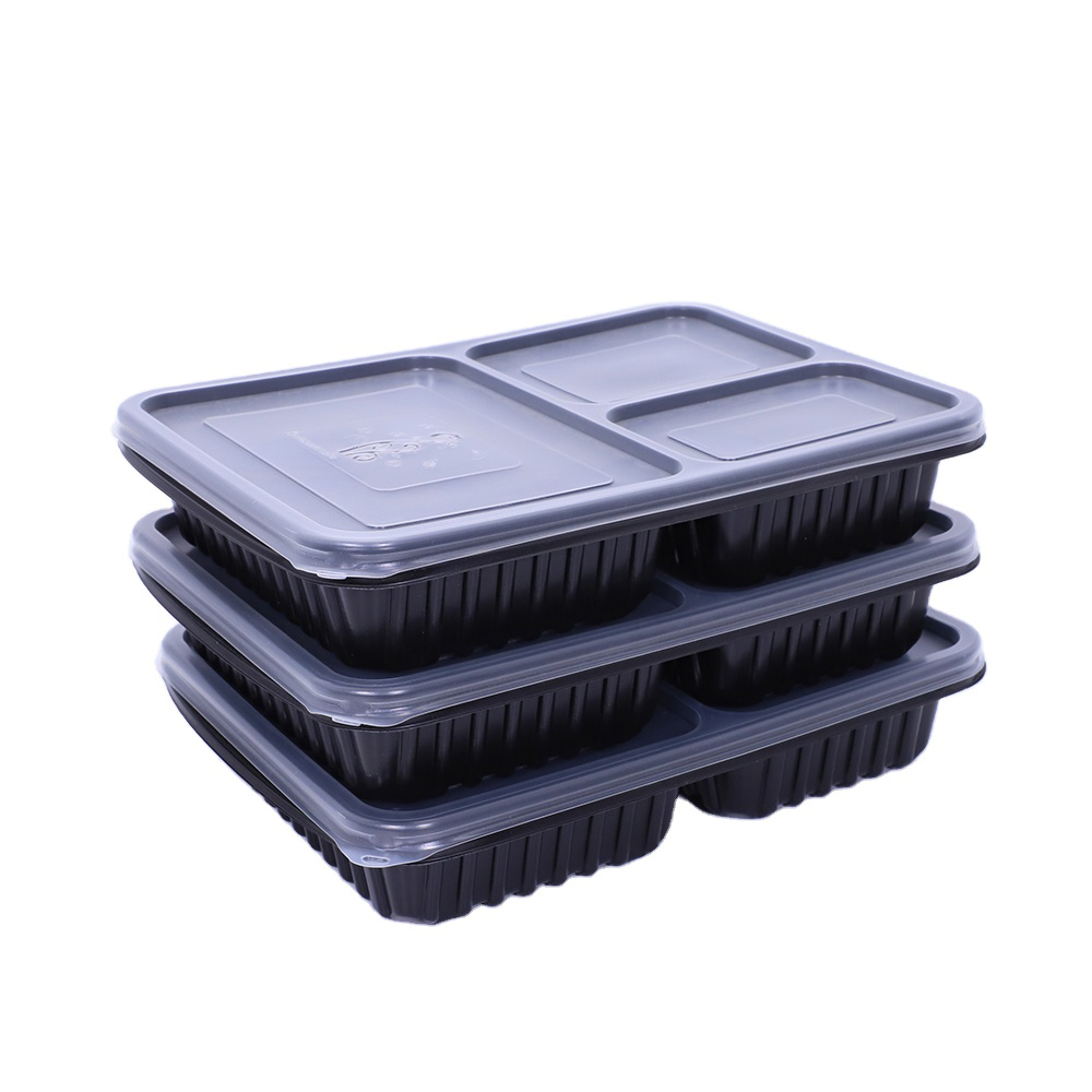 Pregătirea meselor în compartimentul de plastic pentru depozitarea alimentelor cutie de prânz