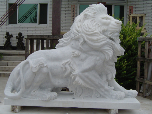 Statua di leone in marmo bianco di dimensioni di vita in vendita