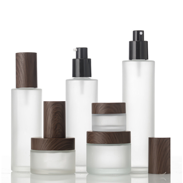 Embalaje cosmético de grano de madera: botellas de suero, frascos de crema helada, aerosoles de loción, botellas de vidrio