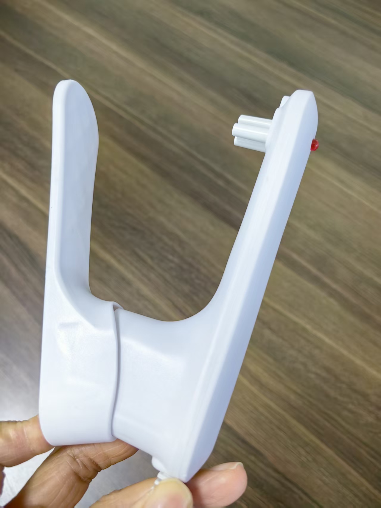 The casing of the small household appliance charger (2)