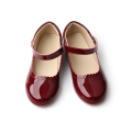 Sapatos sociais infantis de couro envernizado para meninas