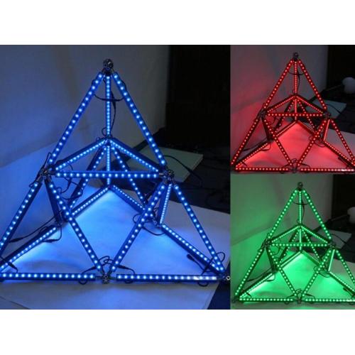 Lumière de barre de pixel numérique en forme de triangle créatif