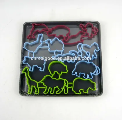 300071 Carbon Steel Cookie Pan with Cookie Cutter
