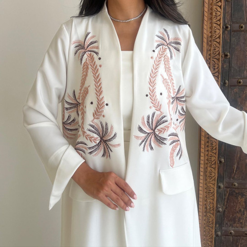 عبای گلدوزی شده سفید زیبا