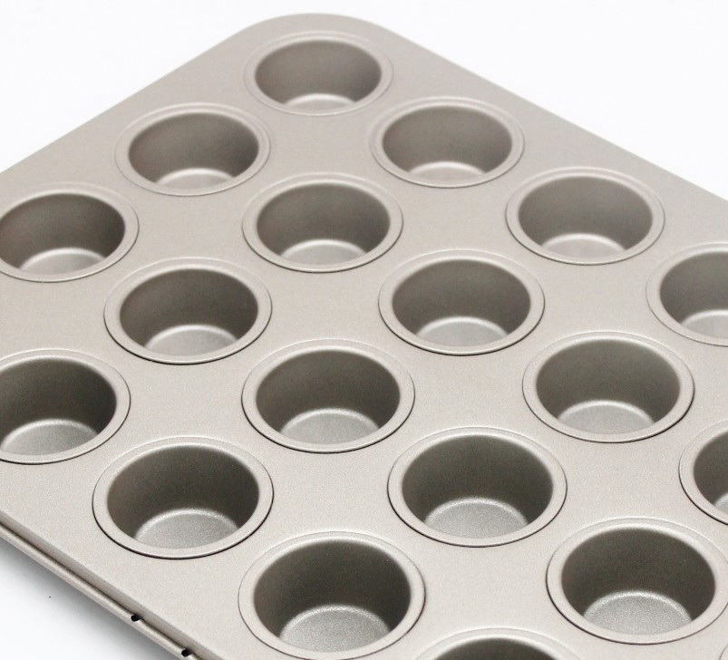 assadeira de aço carbono forma de muffin com 24 xícaras