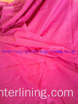Entoilage thermocollant tissé en tissu à armure toile colorée