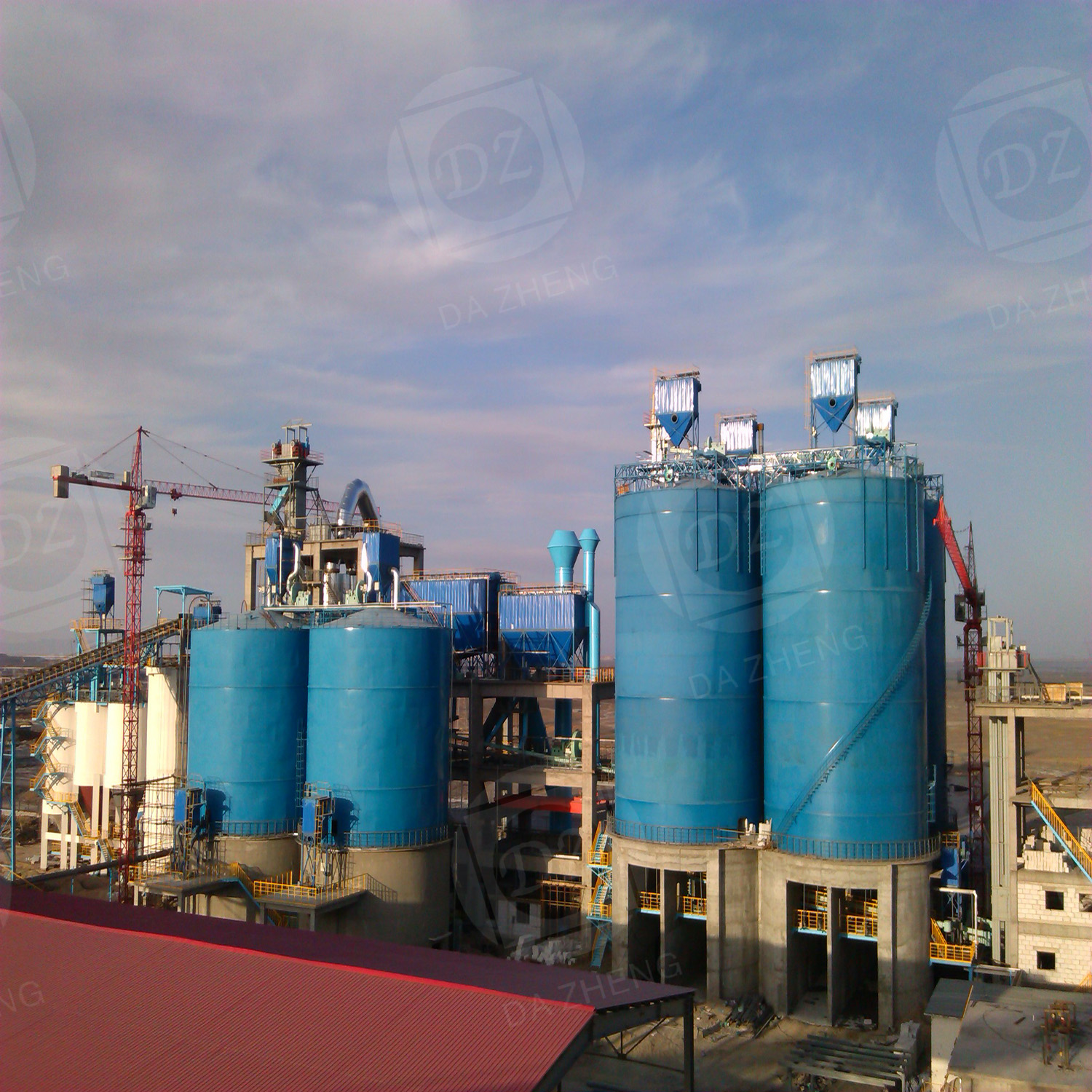 Galvanized silos for mineral powder resources