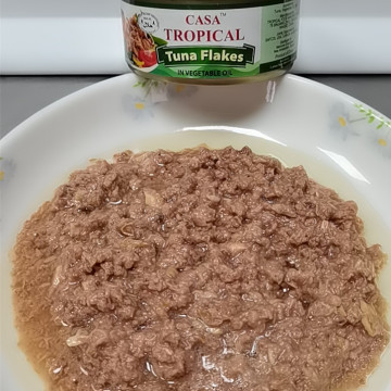 Pedaço de atum tropical enlatado em óleo vegetal