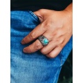 Anillo plateado hecho a mano "Blue Lake" incrustado