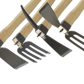 Carbon Steel Wooden Handle Hoe for Gardening and Farming