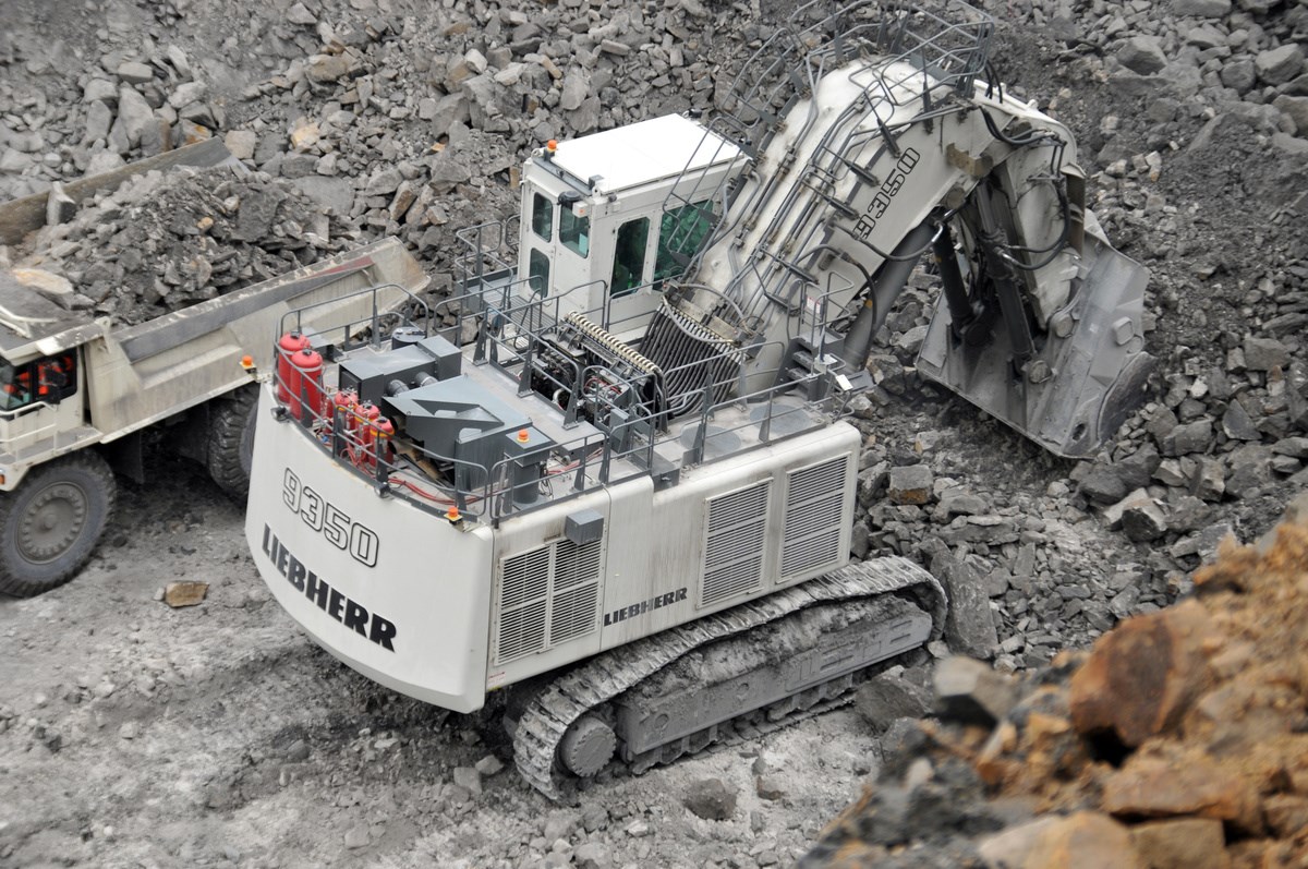 LIEBHERR EXCAVATOR R9350