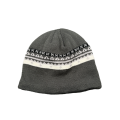 قبعة صغيرة متماسكة بنمط شمالي رمادي