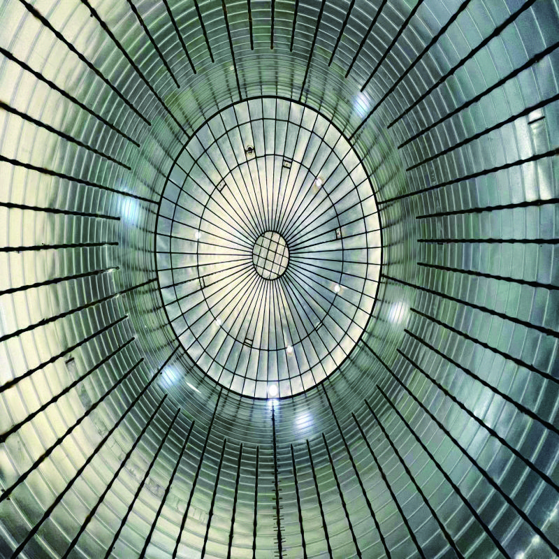 Utility feed storage silo