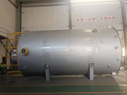 Large capacity storage tanks