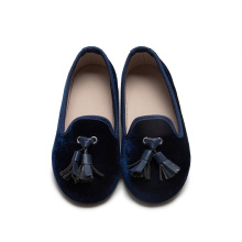 Mocsin in pelle bambini scivolano sulle scarpe