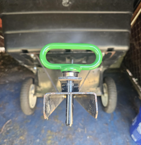 Зелени щифтове за теглич на ремарке за косачка с диаметър 12 mm с неодимов магнит