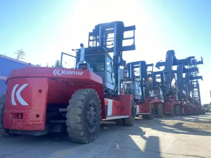 Discount Kalmar Container Lifting Equipment: 45 Ton Reach Stacker in Sweden