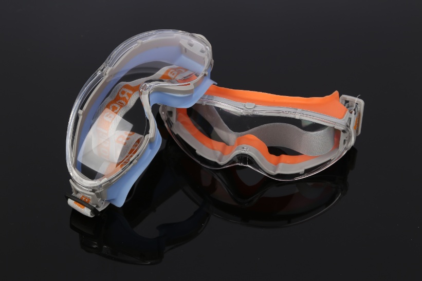 Fully Enclosed Adjustable Anti-Fog Goggles