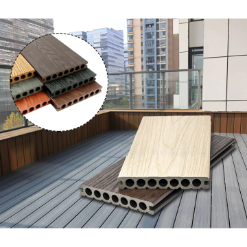 Decking WPC marrone chiaro per terrazze e cortili esterni
