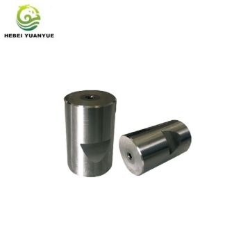 Bolt forming punch die main die