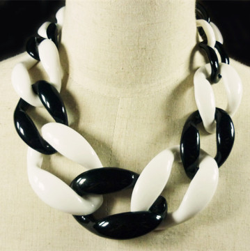 Hot Sale Occident Black & White Button Acrylic Necklace Accessory