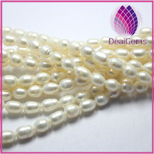 Wholesale Cultured Freshwater Pearls White Rice Pearl Strands