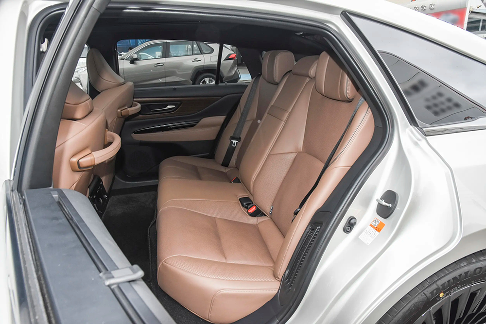 Toyota Crown (9)