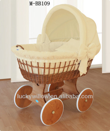 Comfortable wicker baby sleeping basket &bassinet with rocking stand