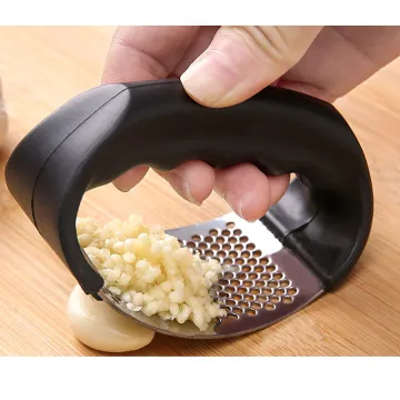 Professional Durable Stainless Steel Garlic Mincer and Crusher: A Must-Have Kitchen Gadget with Ergonomic Handle
