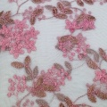 Rosa Blumen bestickter Tüllstoff aus 100 % Polyester