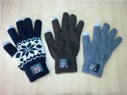 Bluetooth Talking Gloves: Conductive Fabric, Built-In Buttons and Microphone touchscreen iphone samsung glove