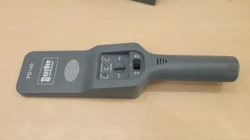 Hand metal detector for security