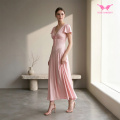 Rosafarbenes Midikleid mit V-Ausschnitt