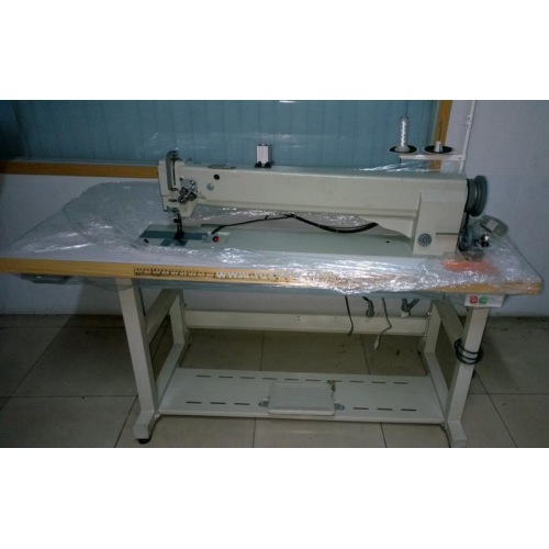 Machine de couture lourde à double aiguille à double aiguille.