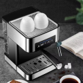 Halbautomatische Kaffeemaschine mit Dampfstab