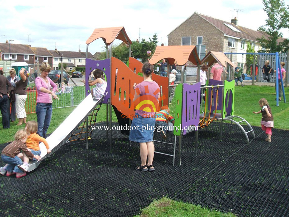 kids outdoor play structure