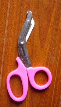 gauze  scissors