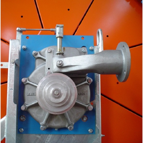 self-retracting garden hose reel