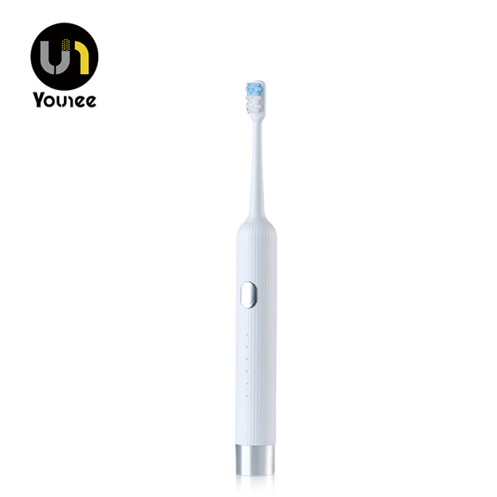 El cepillo de dientes eléctrico recargable