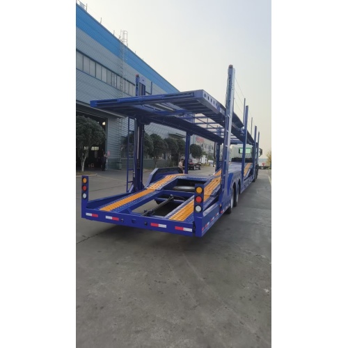 Небольшой транспортный автомобильный прицеп